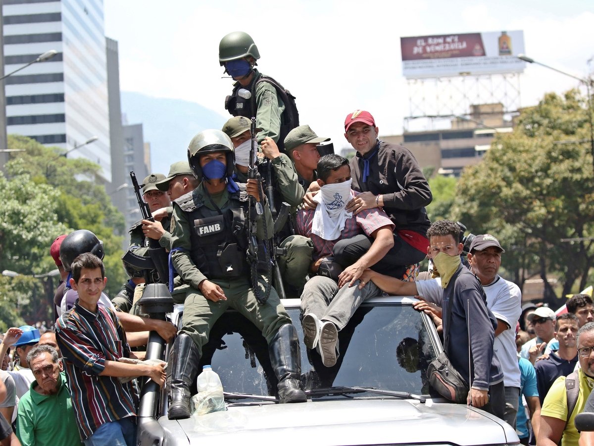 Новый акт венесуэльской постановки: что будет с президентом Мадуро и страной?