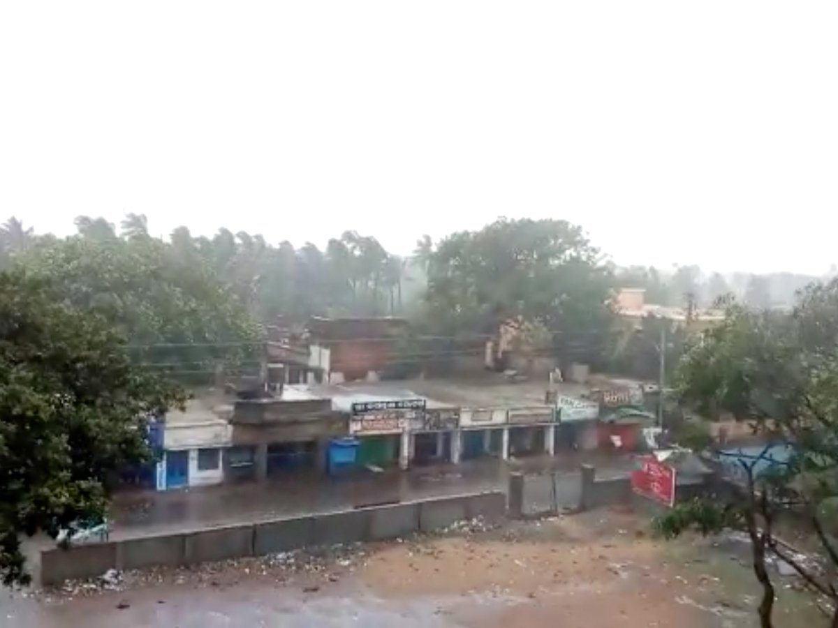 На Индию обрушился циклон Фани: 1 млн эвакуированы, скорость ветра — 200 км/ч