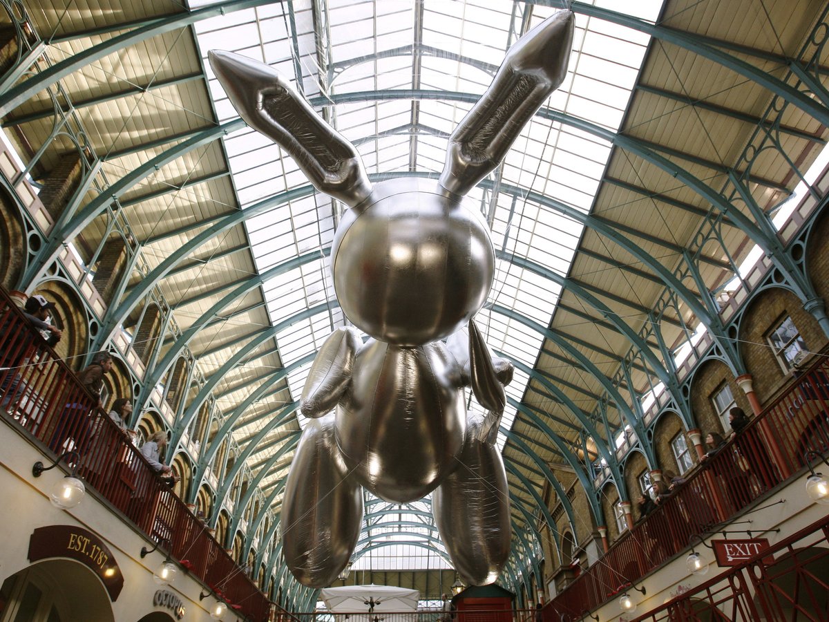 "Кролик" Кунса побил рекорд аукционов — стальную скульптуру купили за $91 млн