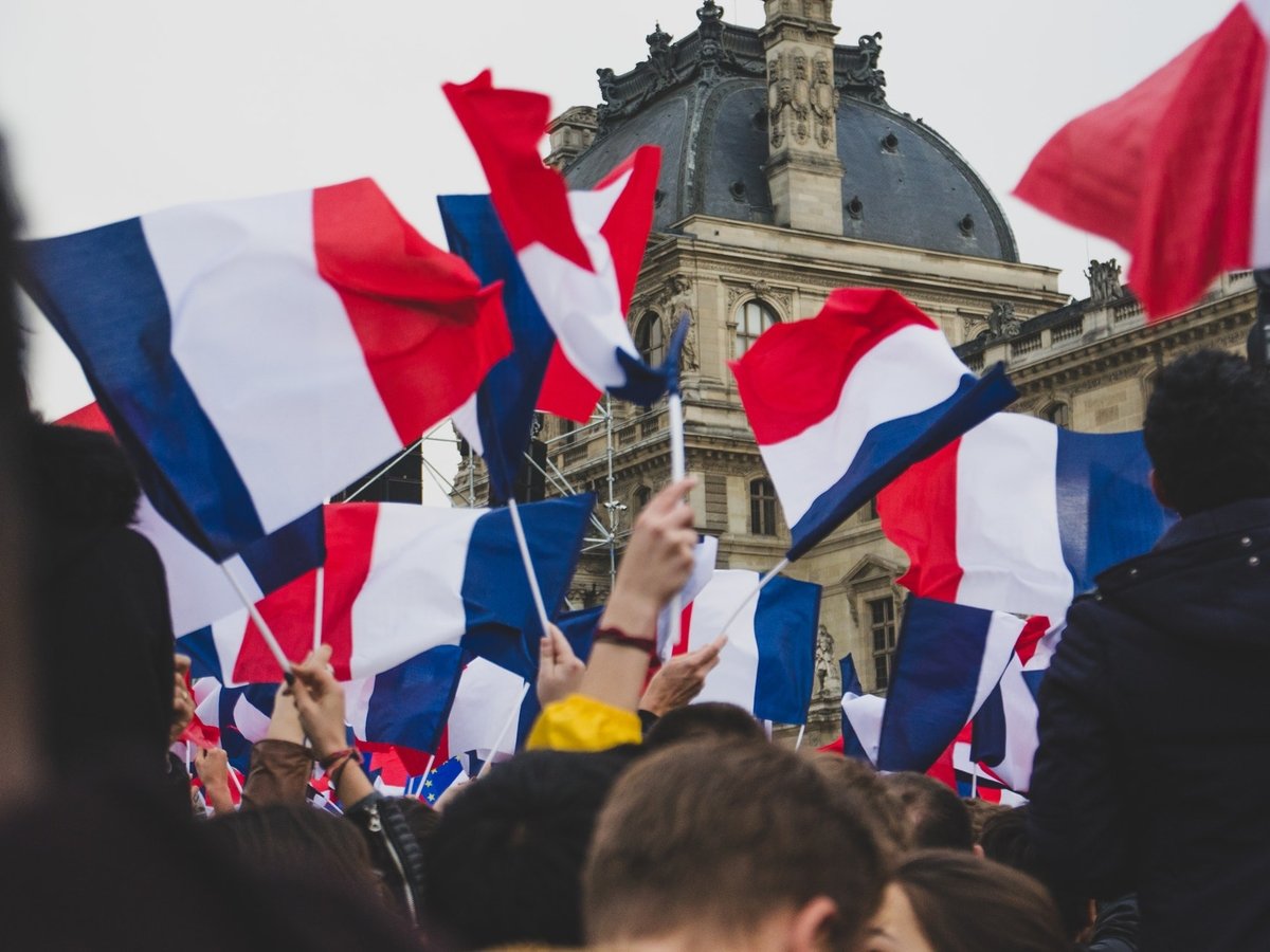 Всё больше людей хотят французское гражданство. И это не мигранты, а британцы