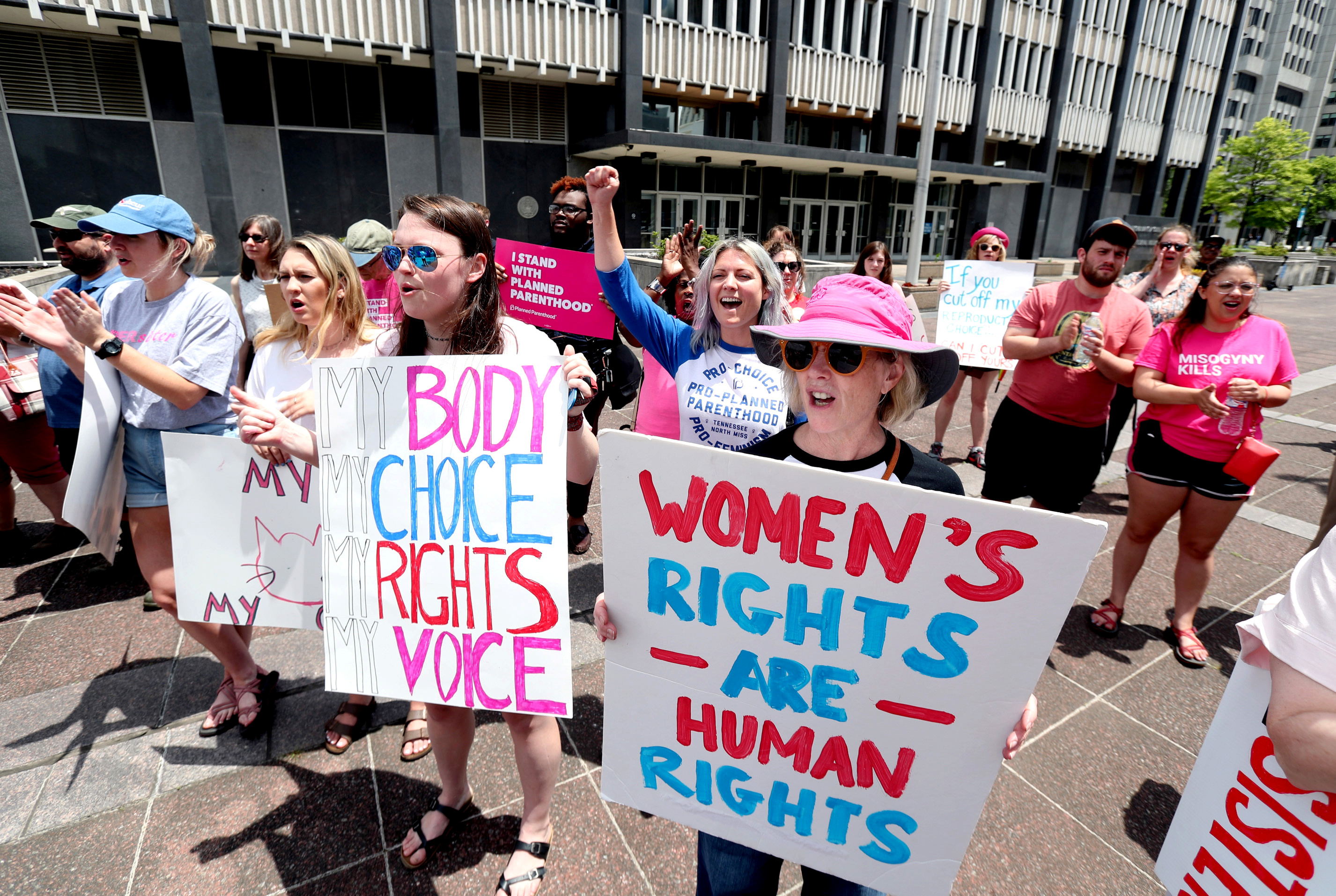"Права женщин — это права людей"