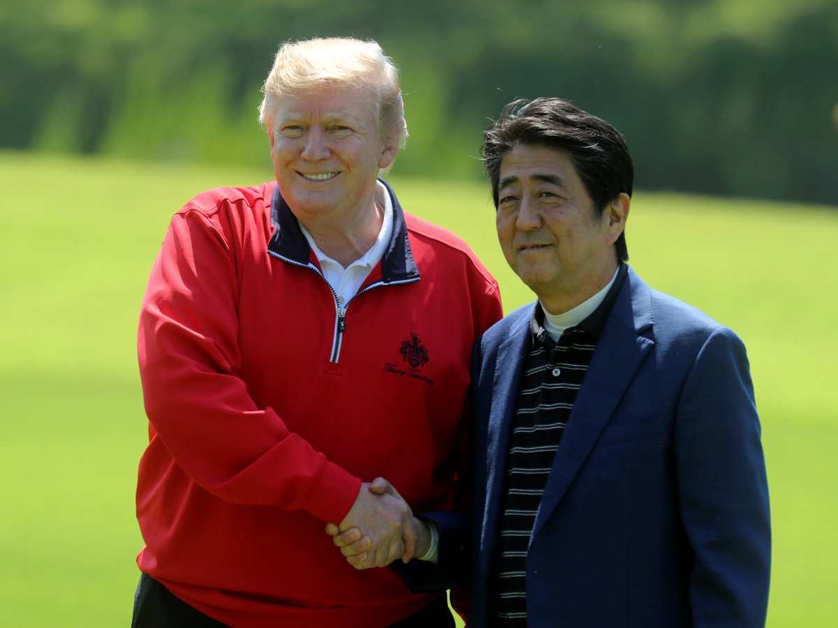 Дональд Трамп приехал в Японию: гольф, сумо и политика (ФОТОЛЕНТА)