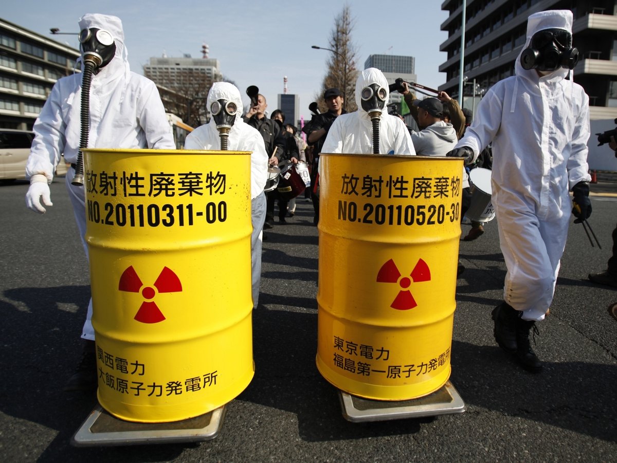 Радиоактивное молоко, трескающийся купол и отходы — подборка текстов о радиации