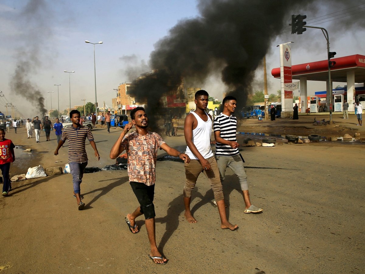 В Судане снова неспокойно: военные разгоняют толпы протестующих (фото, видео)