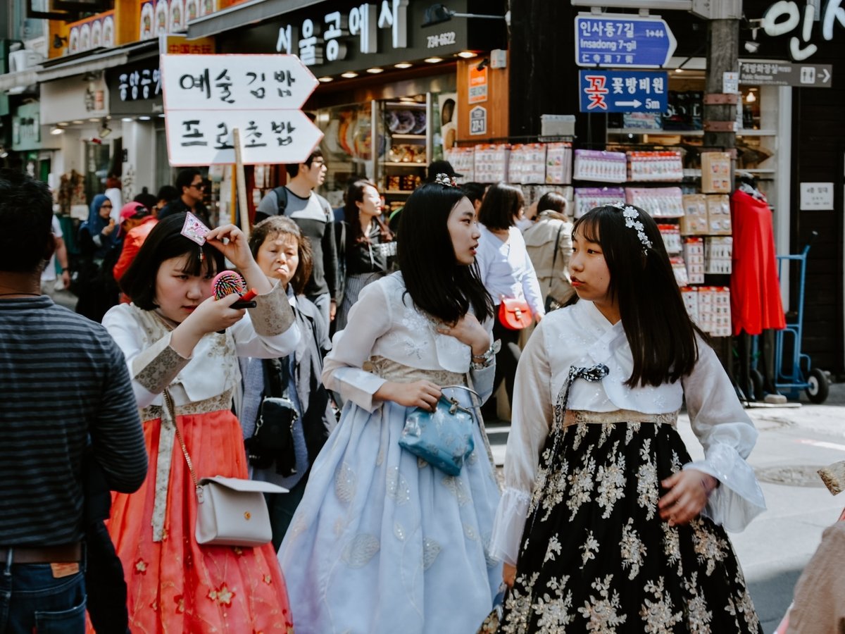 Корейская оппозиция продвигает права женщин и заставляет их раздеваться