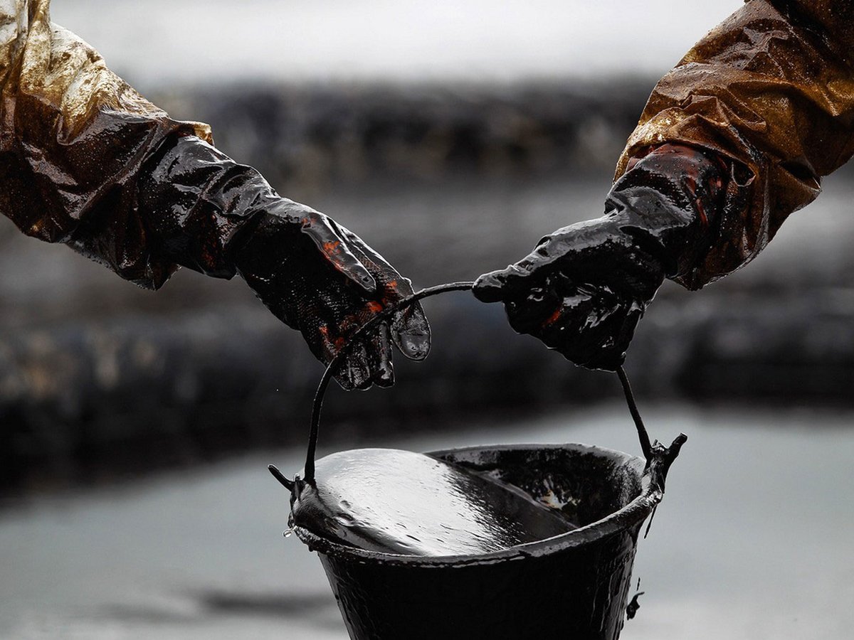 Китайцы создали материал, который соберёт разлитую нефть за несколько секунд