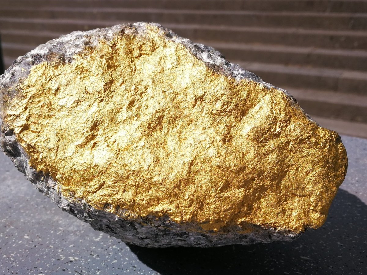 Австралиец искал золото, но нашёл не самородок, а древний метеорит