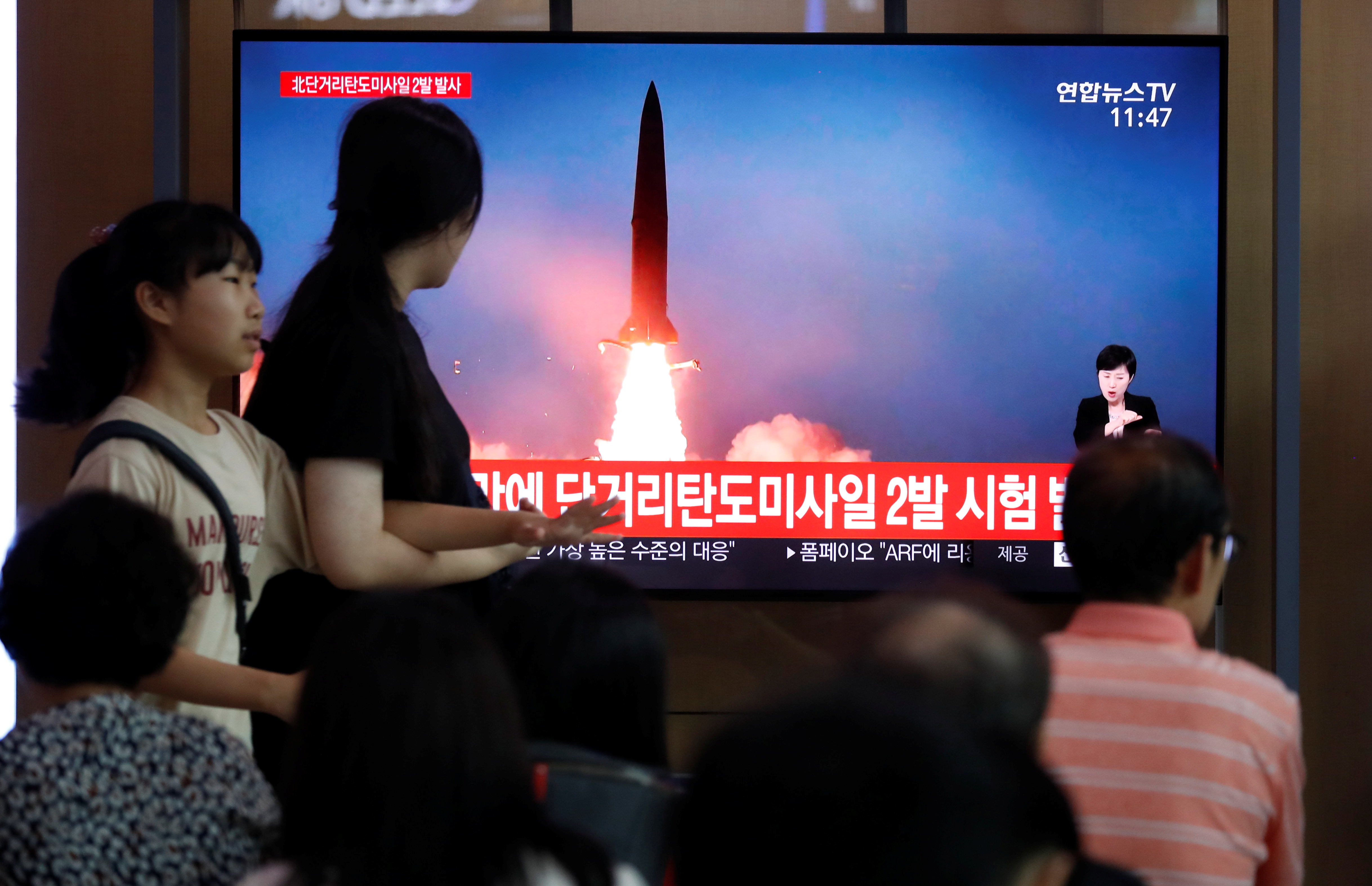 Народ Южной Кореи смотрит на северокорейские ракеты