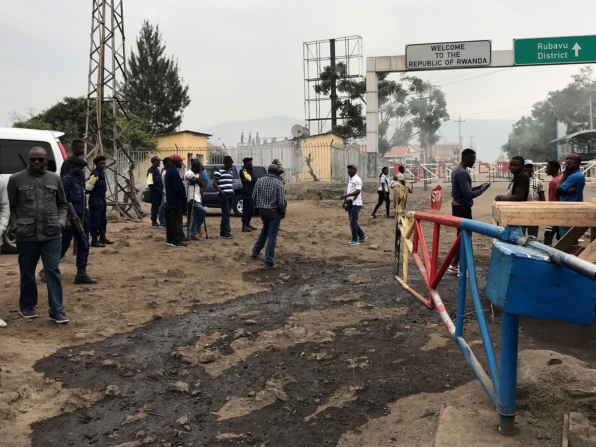 Руанда закрыла границы с ДР Конго, так как боится лихорадки Эбола