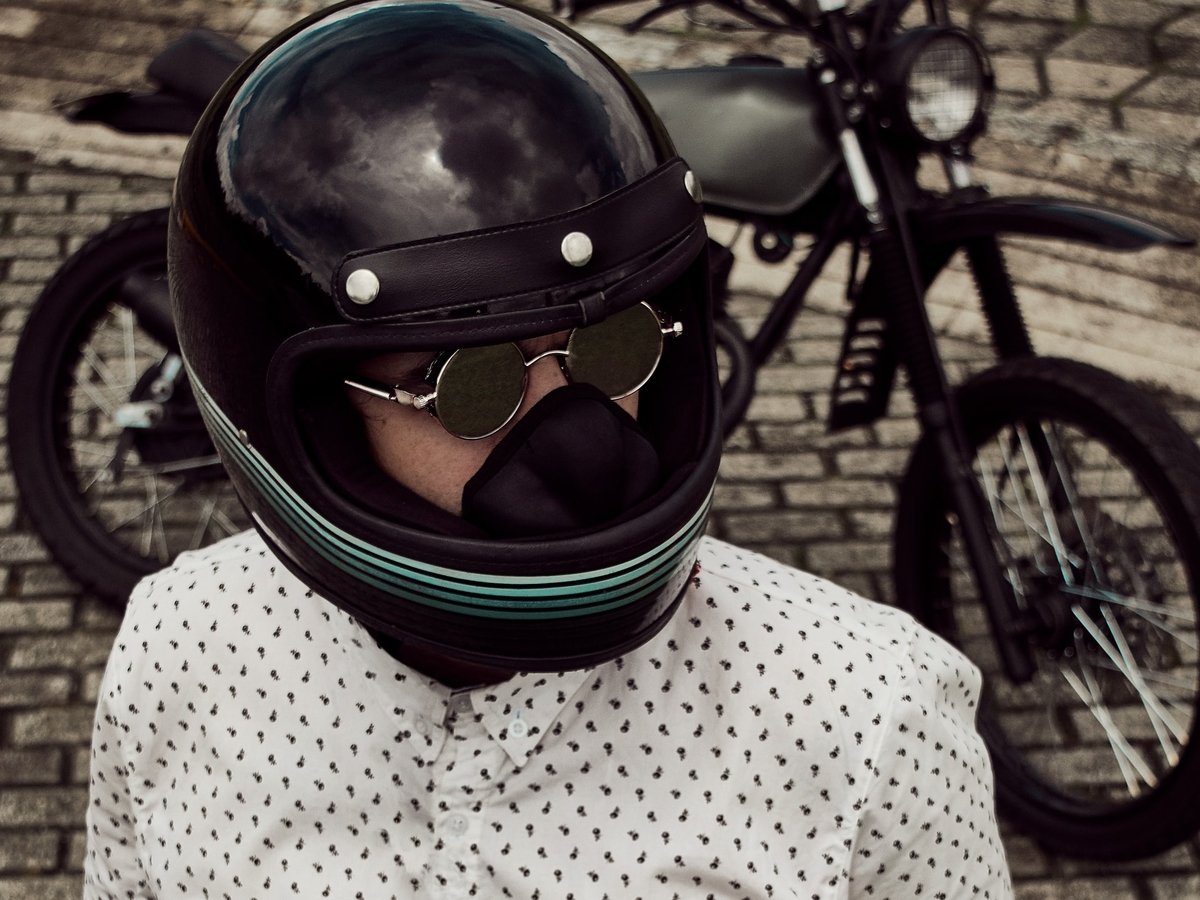 Велосипедный шлем заставляет людей рисковать (даже если они никуда не едут)