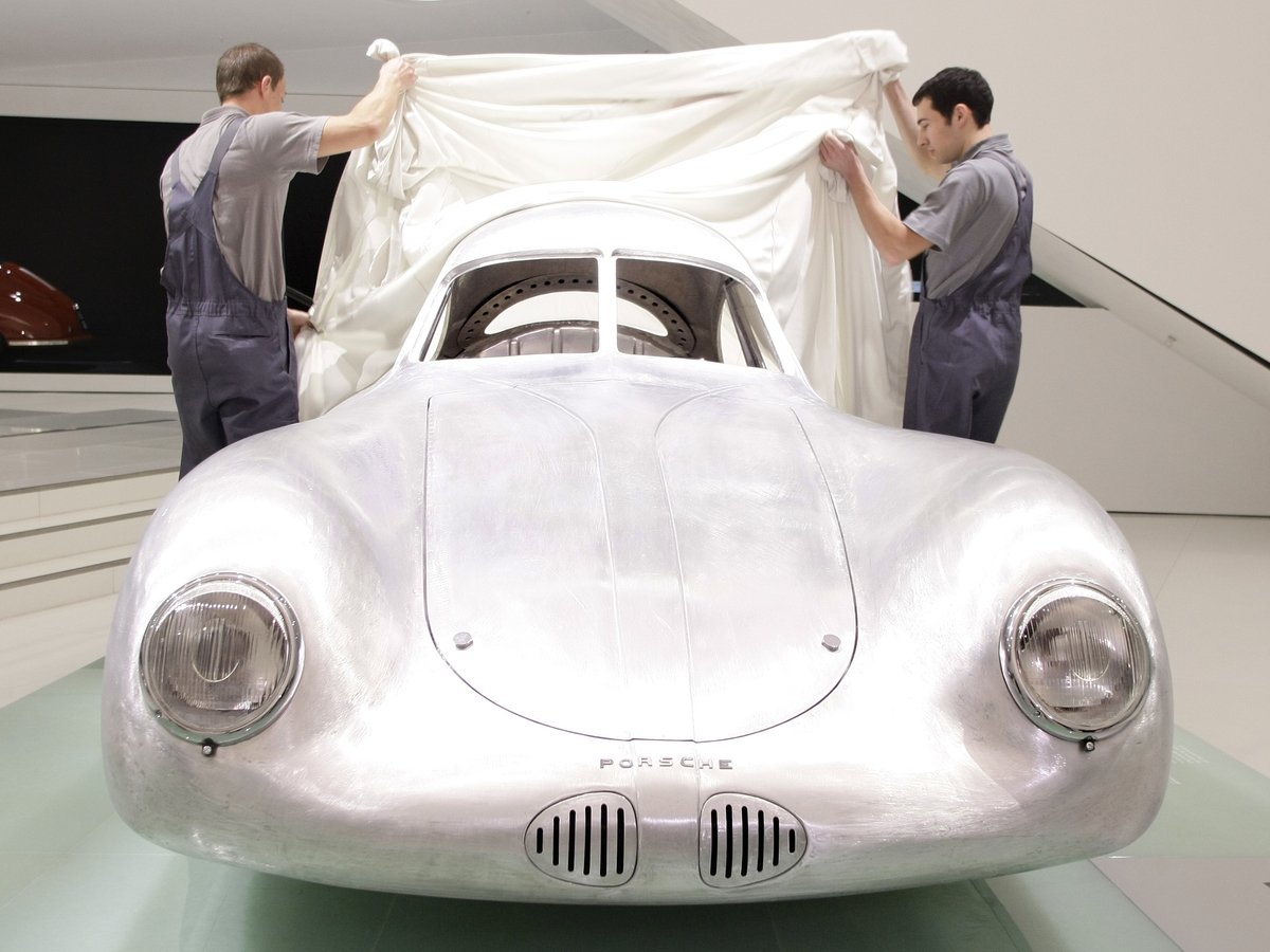 Вместо 17 млн $ — 70: почему не купили самый старый "настоящий" Porsche