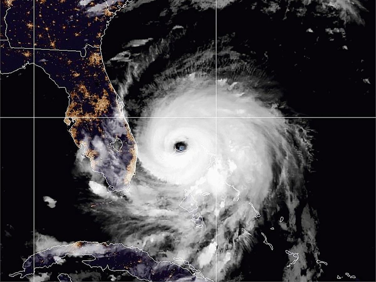 Ураган Дориан не хочет покидать Багамы 