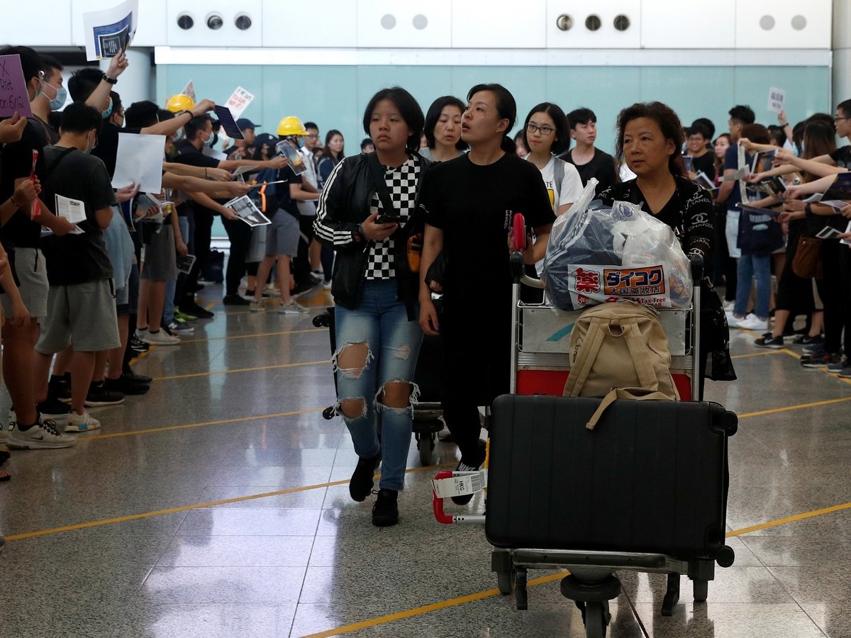 Допротестовались: туристы (и их кошельки) не едут в Гонконг