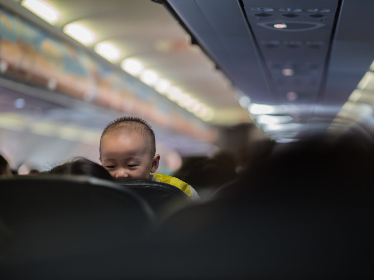 Благословенная японская авиакомпания предупредит пассажиров о детях на борту