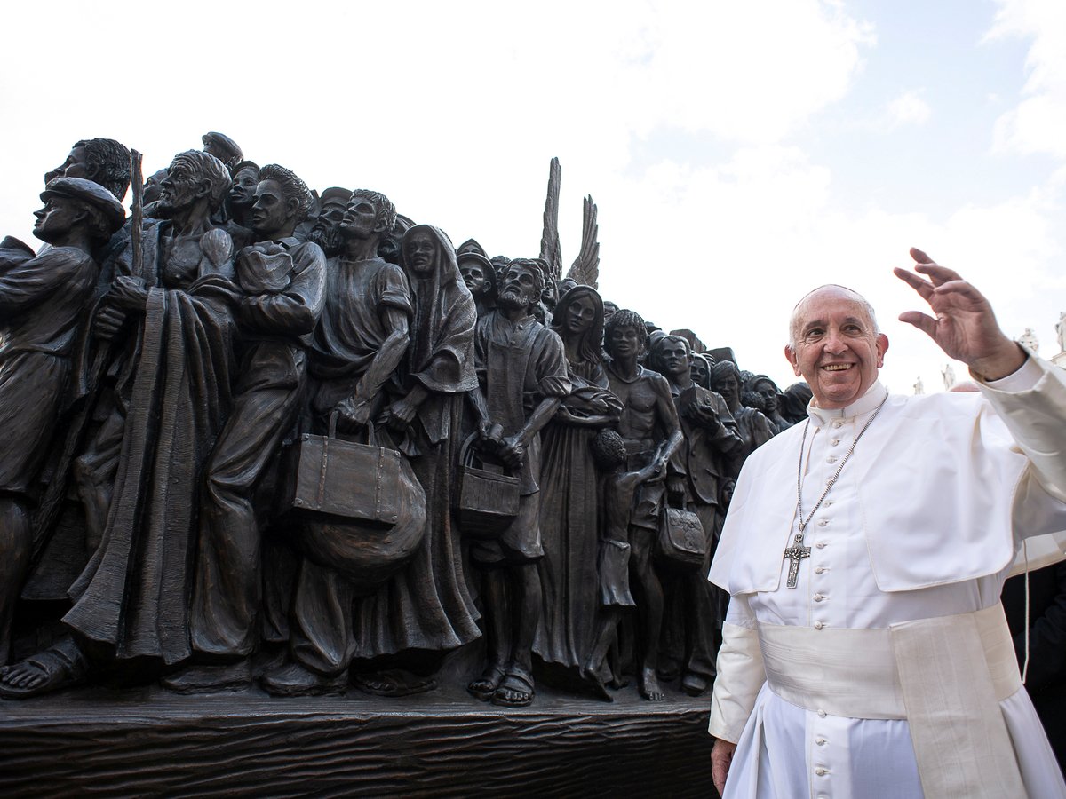 В Ватикане появился памятник, посвящённый страданиям беженцев. Открывал сам Папа