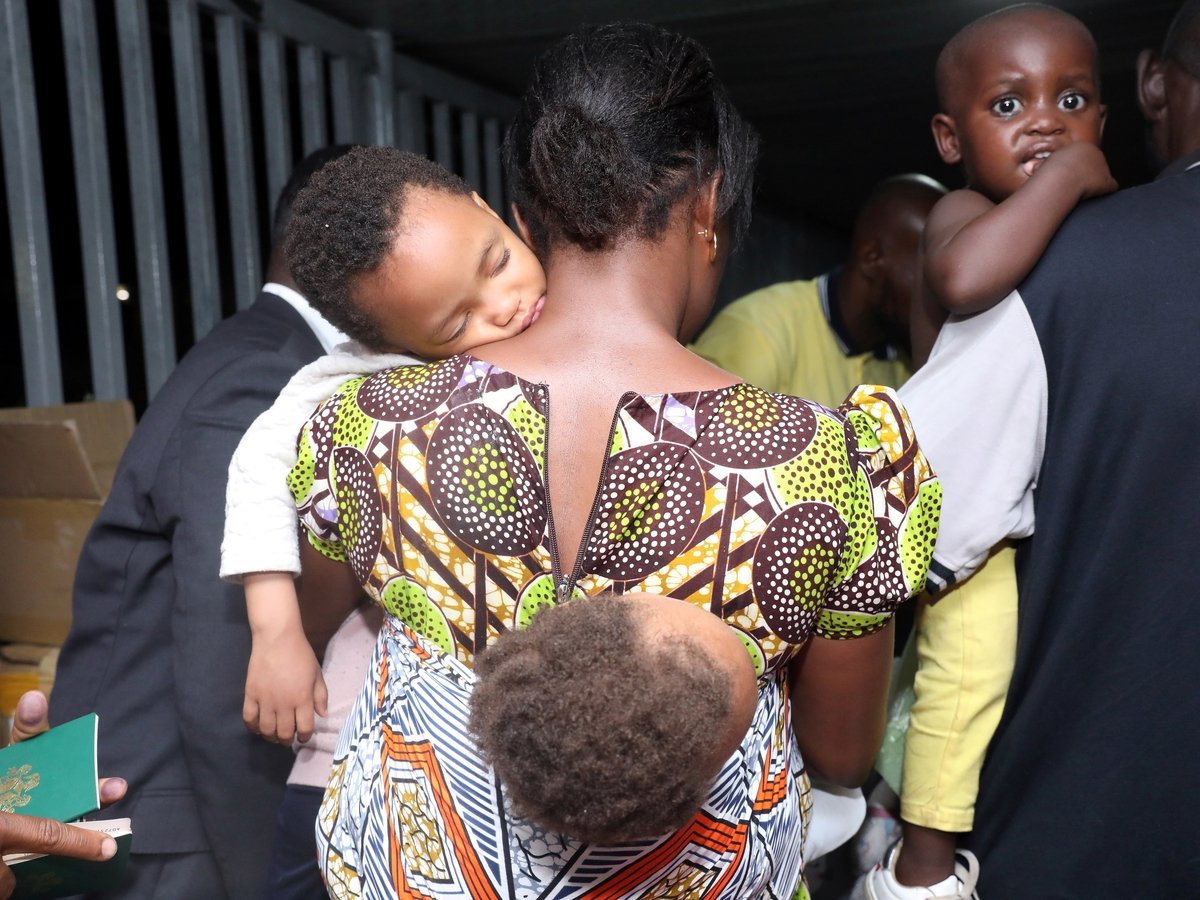 Полиция Нигерии освободила 19 беременных женщин и закрыла "фабрику младенцев" 