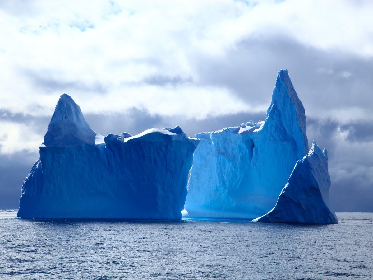 Антарктида "похудела" на 315 млрд тонн: от неё откололся гигантский айсберг