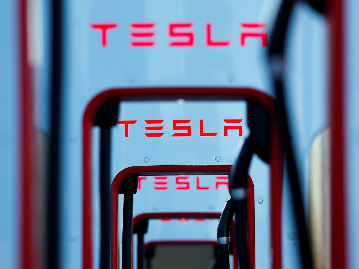 Если покупать Tesla, то сейчас: Илон Маск анонсировал новые звуки гудка и мотора