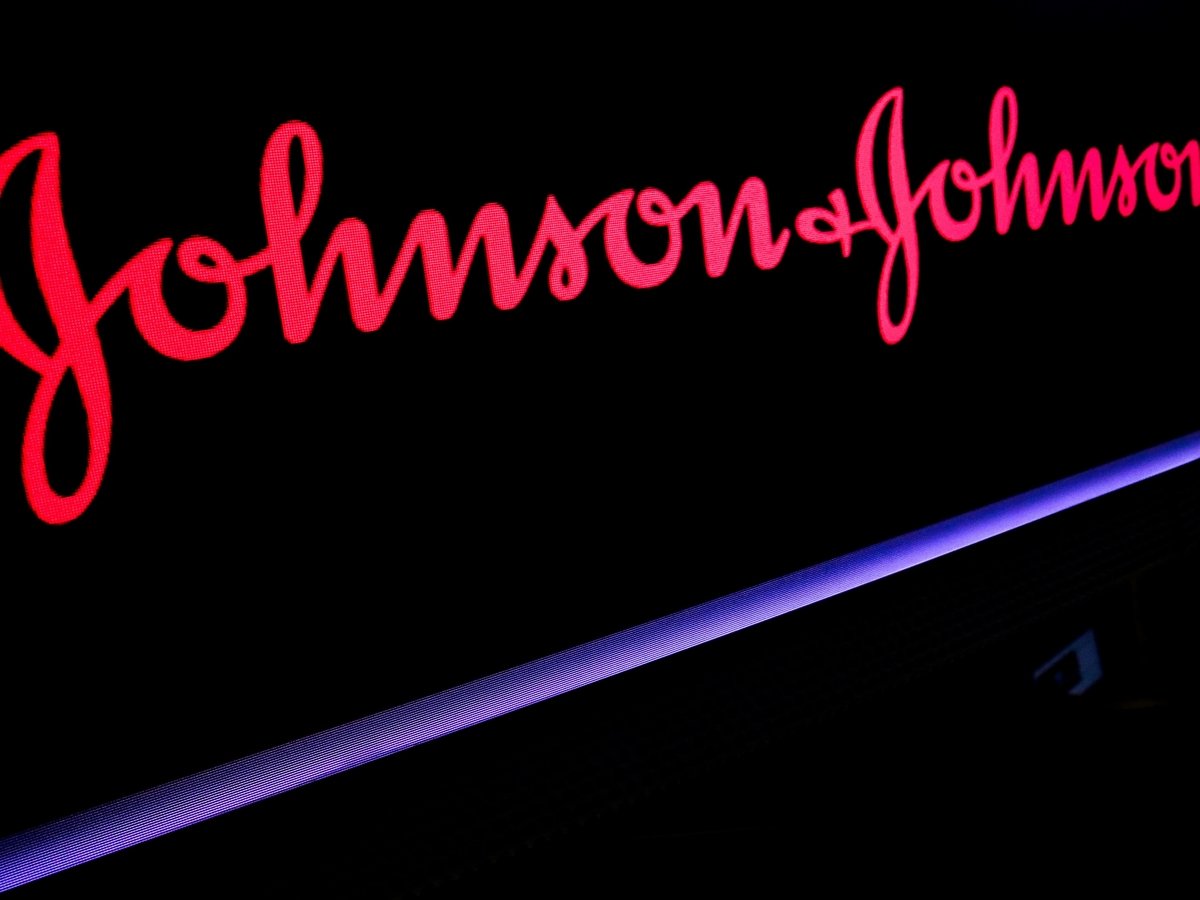 Johnson & Johnson выплатит $8 млрд за выросшую грудь. У мужчины