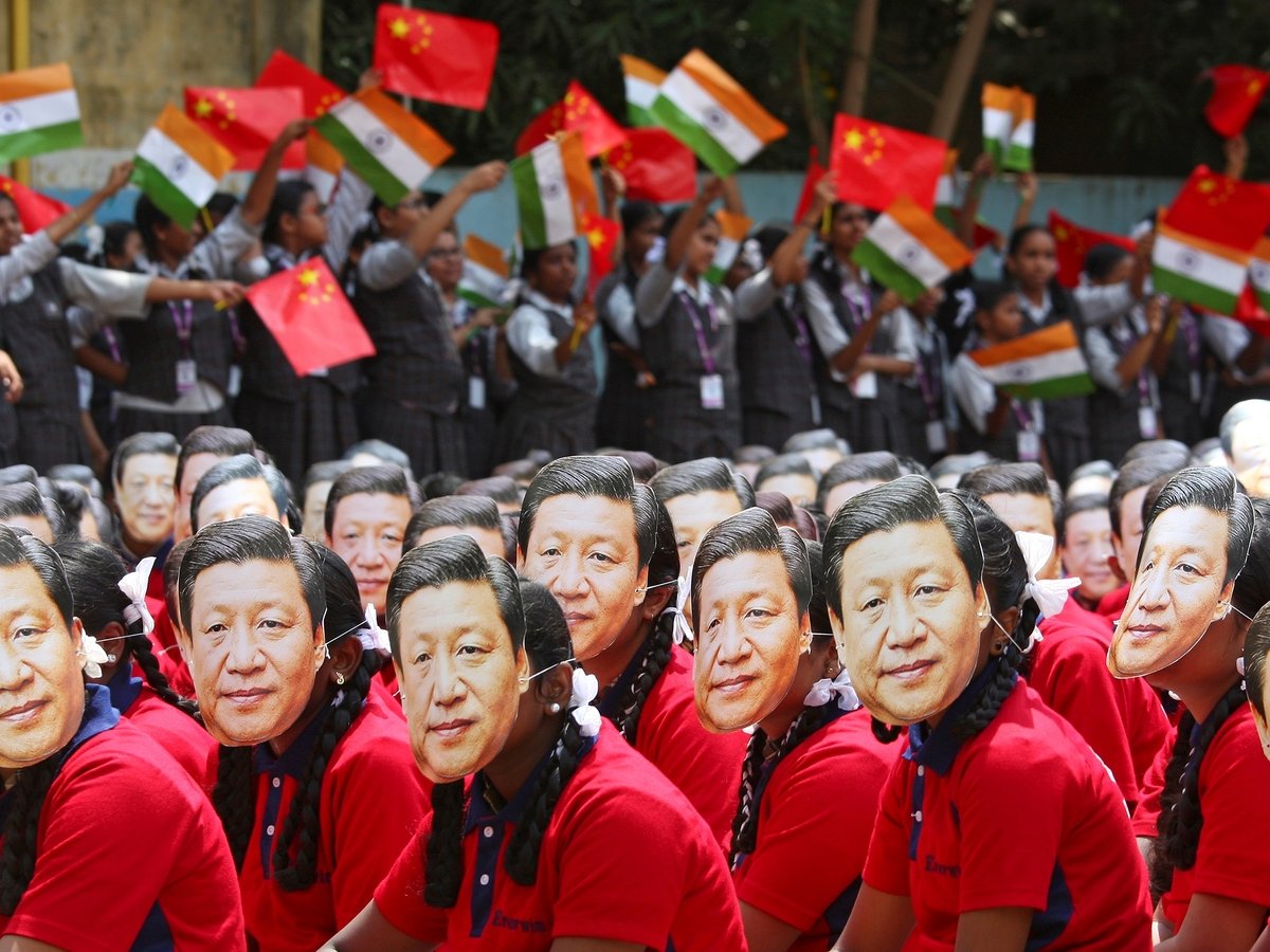 Си Цзиньпин прилетел в Индию, чтобы принести в регион мир. Но рады ему не все