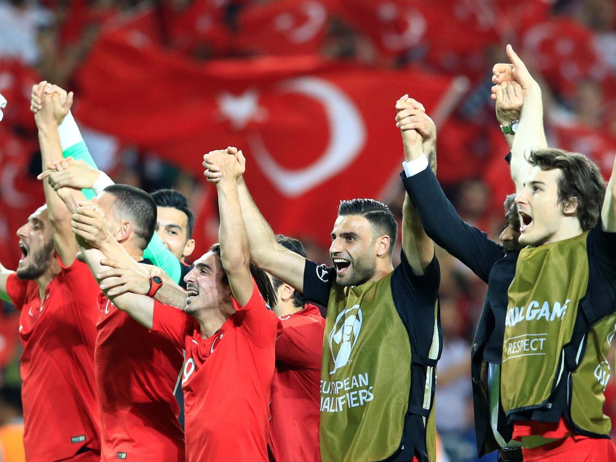 УЕФА в гневе: турецкие футболисты отпраздновали гол и оскорбили всех