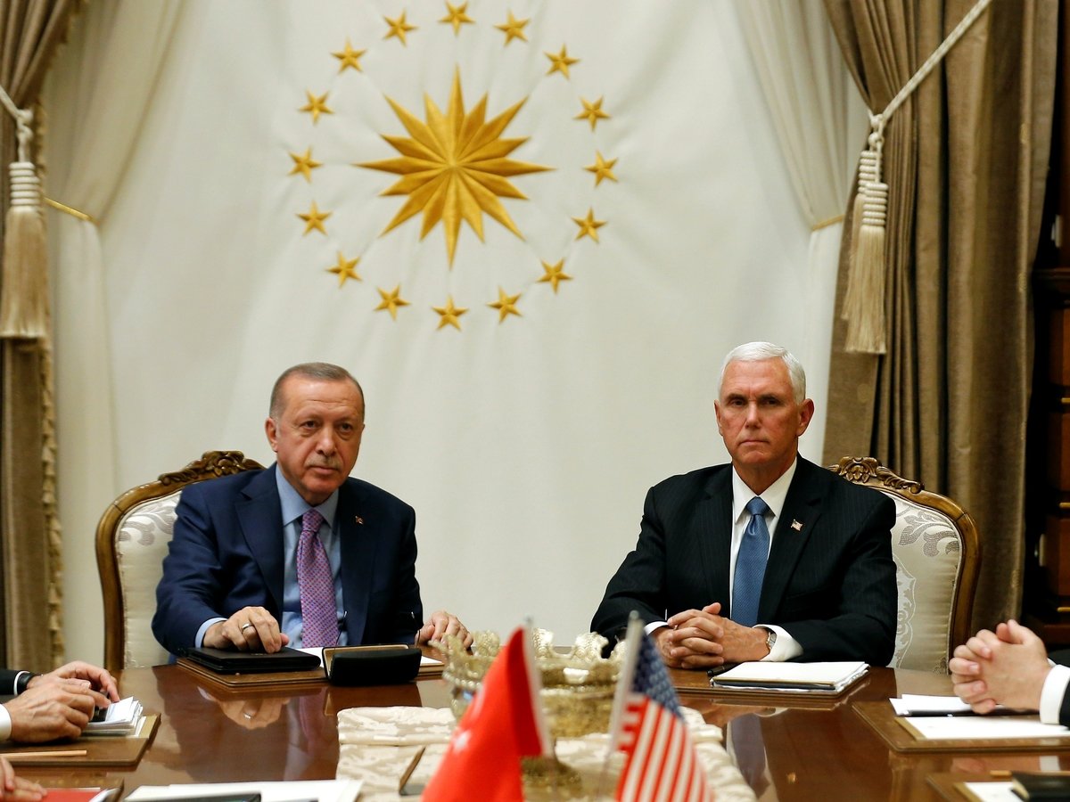 Турция согласилась прекратить огонь: курды должны покинуть "зону безопасности"