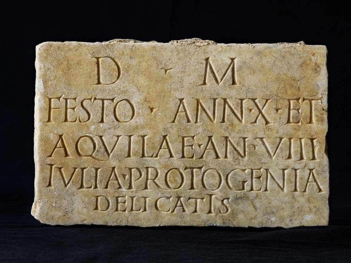 Древние римляне заботились о мёртвых — спускали им в могилы еду и вино по трубам