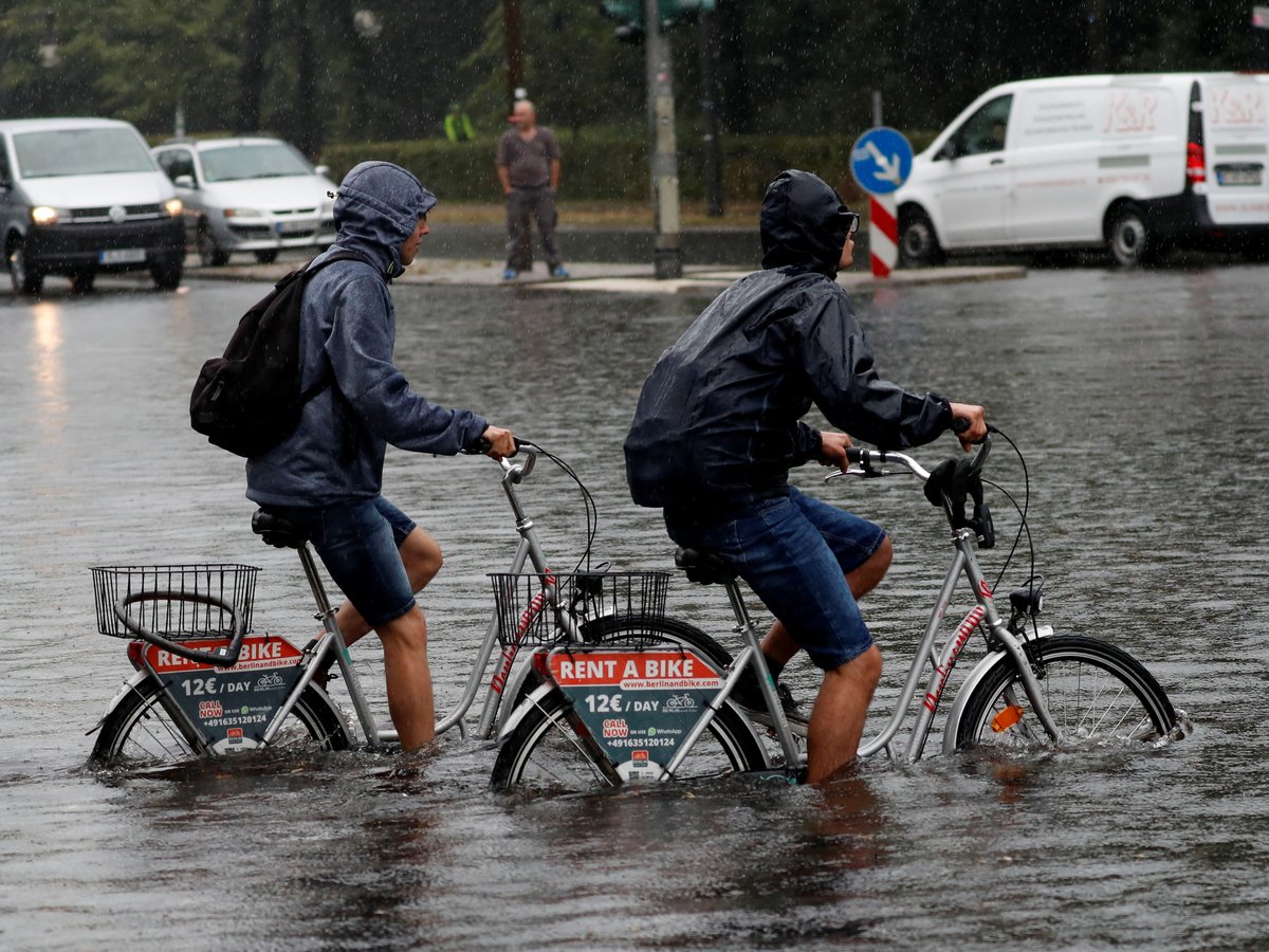 Сильные дожди в Европе утопили Францию, Италию и Испанию (фото, видео)