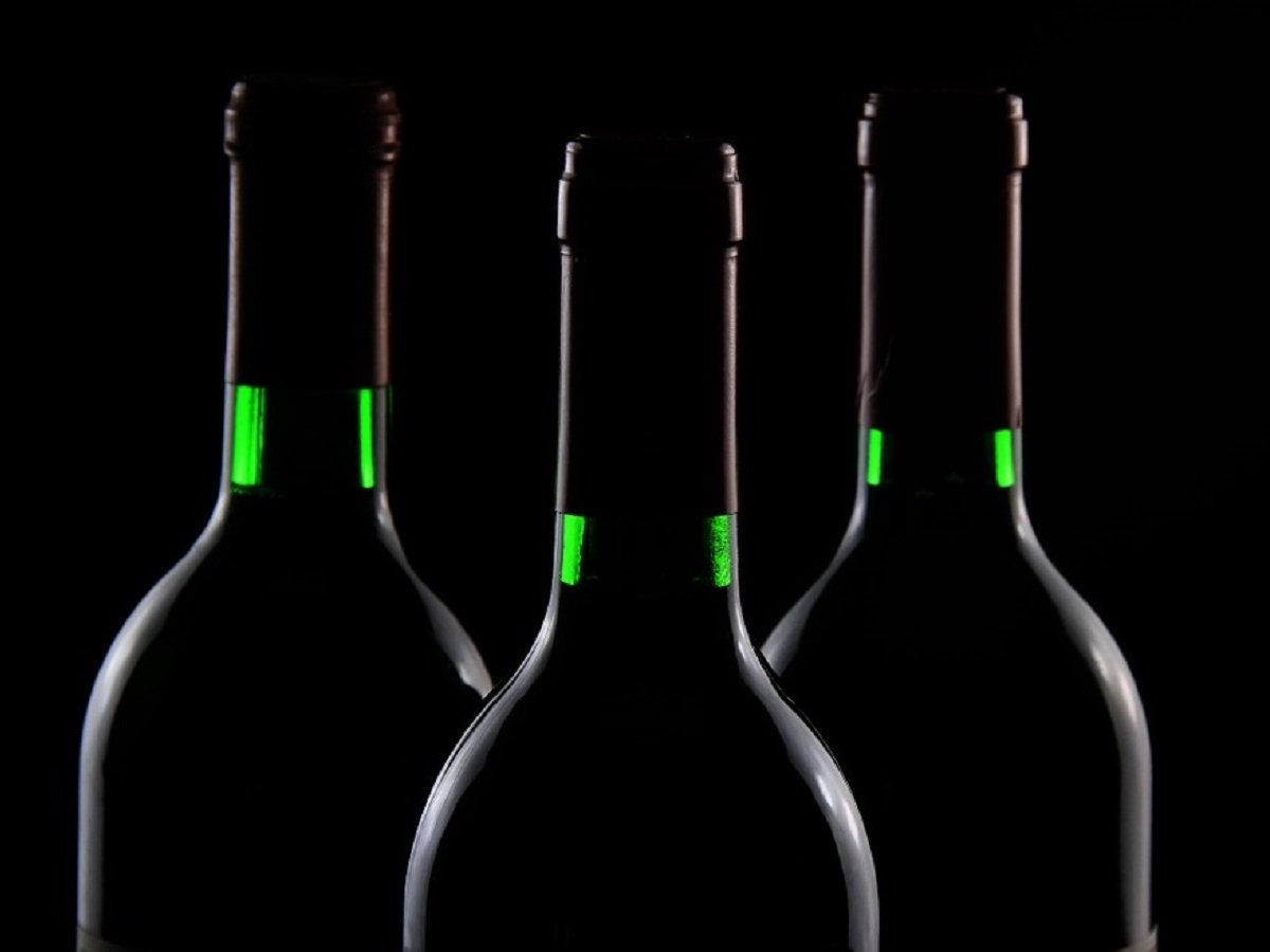 Не МКС, а винный погреб: в космос отправят 12 бутылок вина 