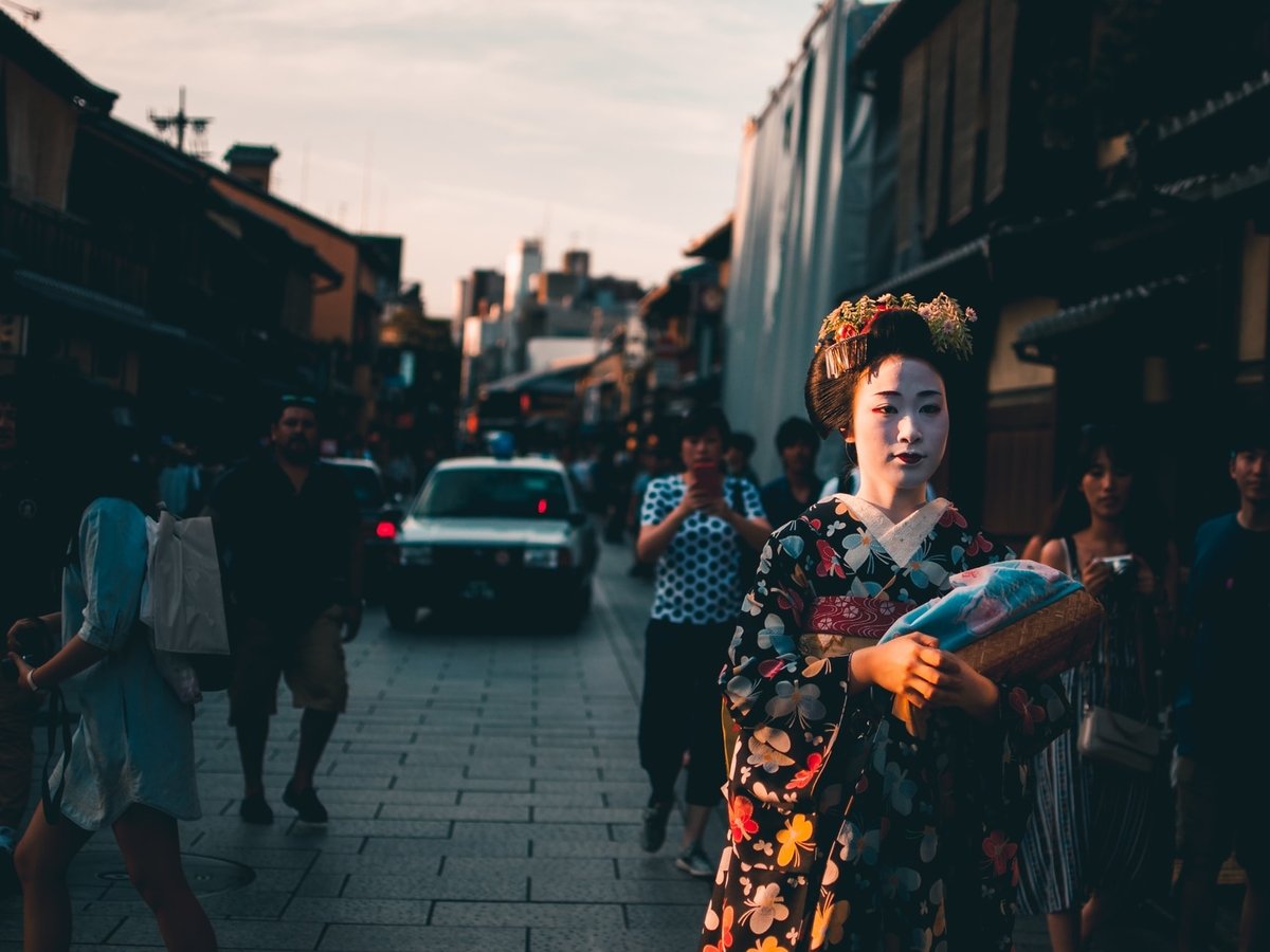 Штраф за селфи: в Японии будут наказывать за фото с гейшами