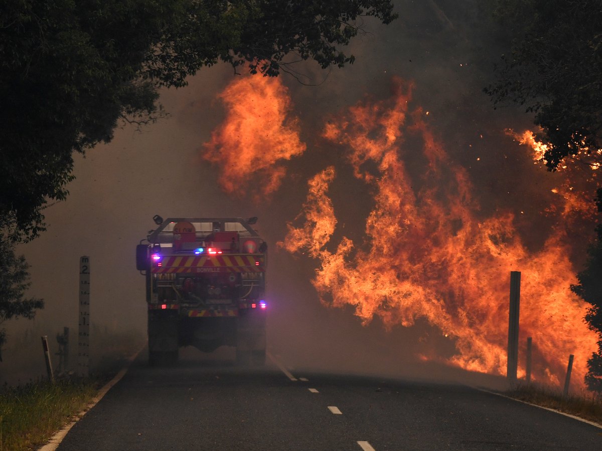 Австралия в огне: лесные пожары усиливаются и скоро доберутся до Сиднея (фото)