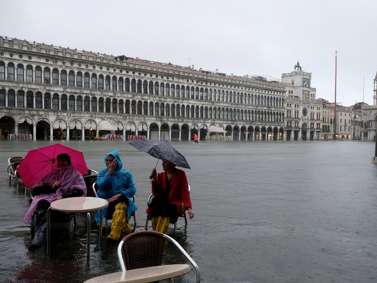 Венецию затопил сильнейший за полвека прилив (фото)