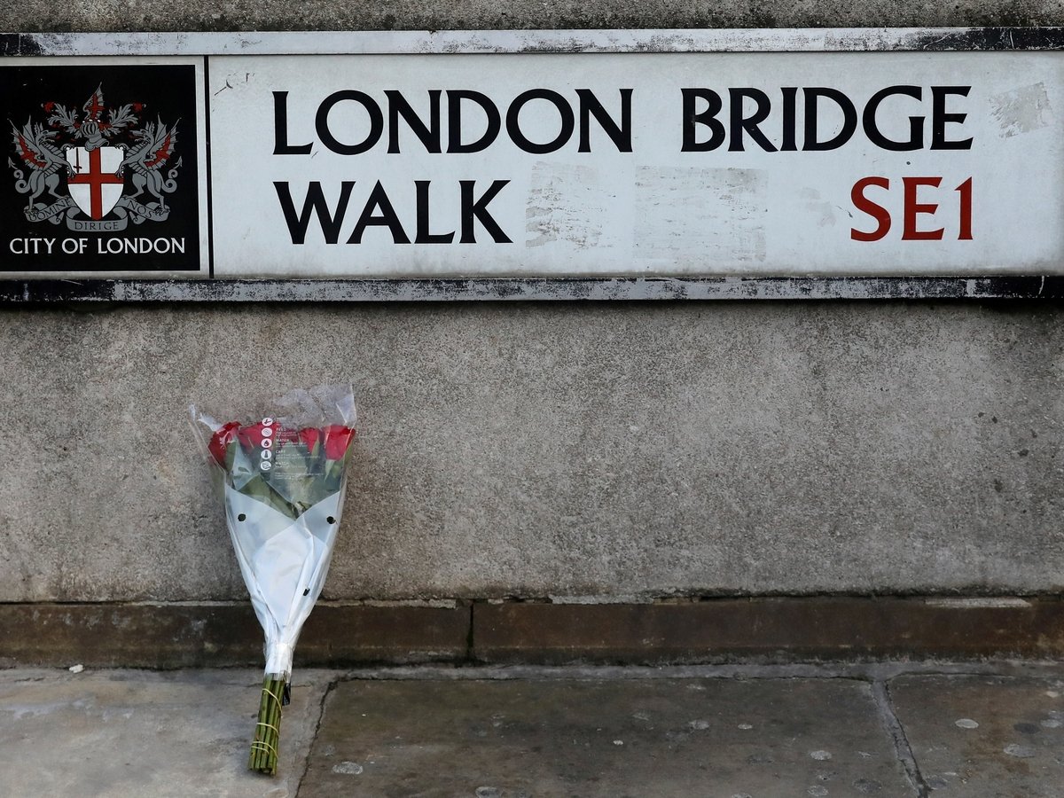 Кто и чем обезвреживал террориста на Лондонском мосту. И что это вообще было