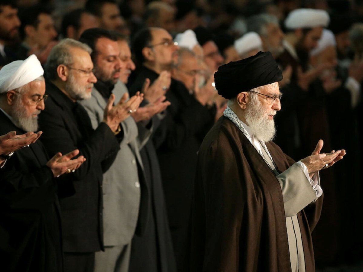 В Иране нестабильно — время помолиться. Аятолла провёл проповедь впервые с 2012