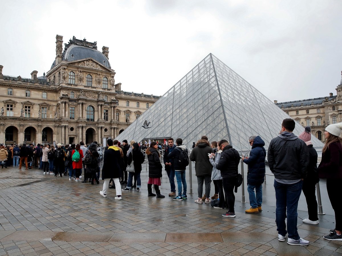 Допротестовались: из-за забастовки в Париже закрыли Лувр