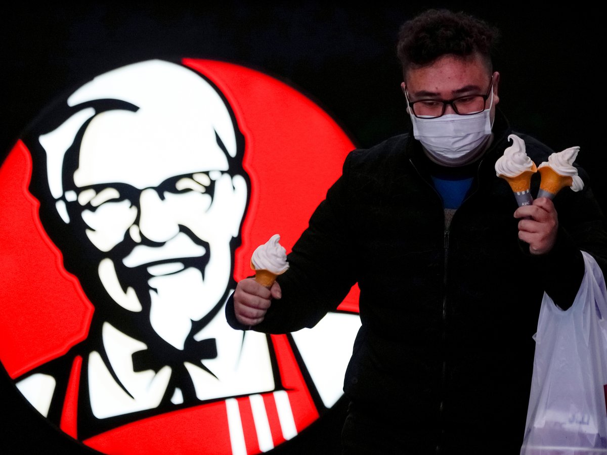 Пальчики не оближешь: из-за коронавируса KFC остановила рекламную кампанию