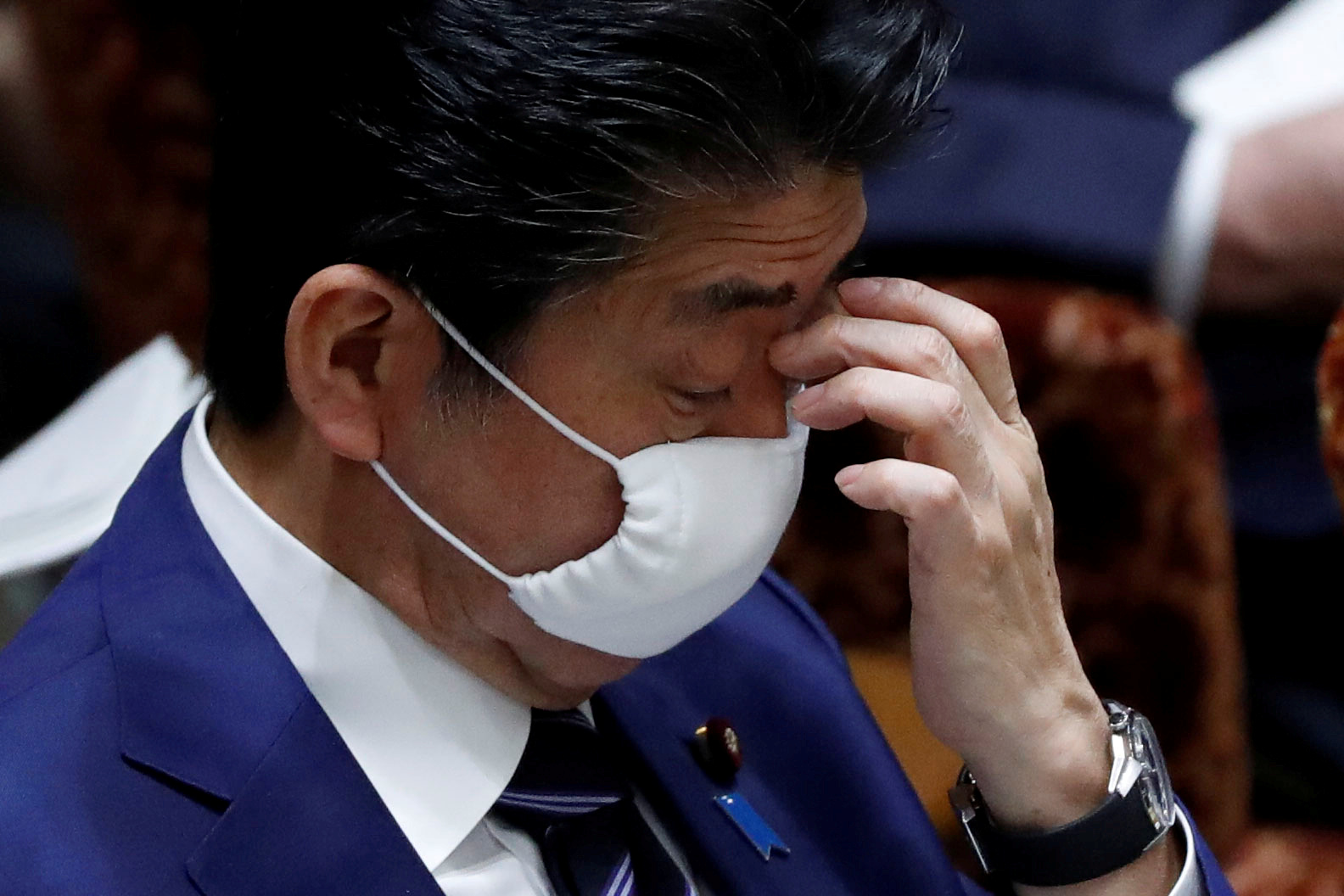 Господин Абэ прикидывает, во сколько ему обойдутся новые меры поддержки