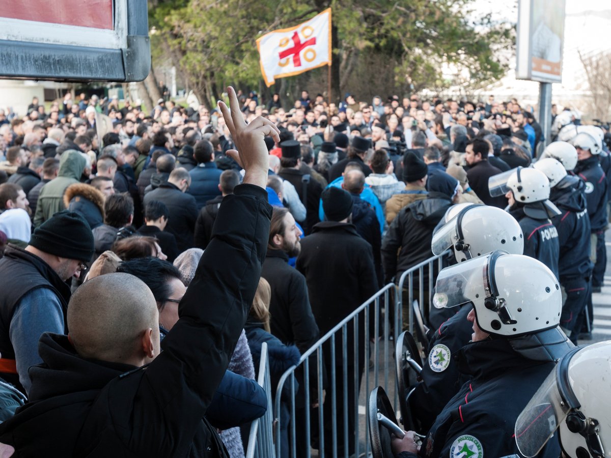Карантин, аресты священников и протесты: что происходит в Черногории?