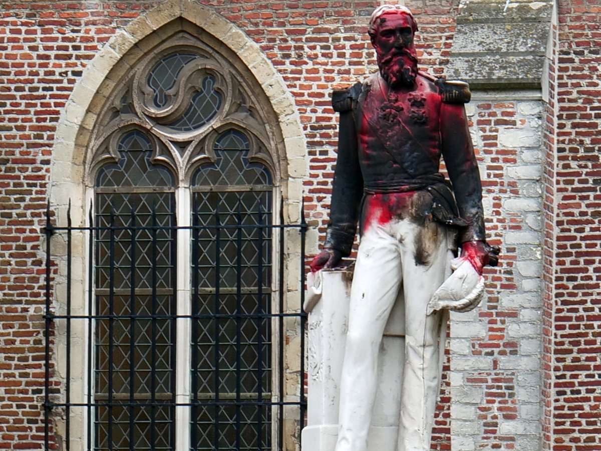 Король-расист не нужен: в Бельгии требуют снести все статуи короля Леопольда II