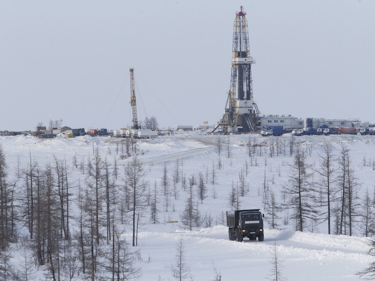 Правительство РФ выплатит нефтяникам 400 млрд рублей, чтобы спасти от ОПЕК