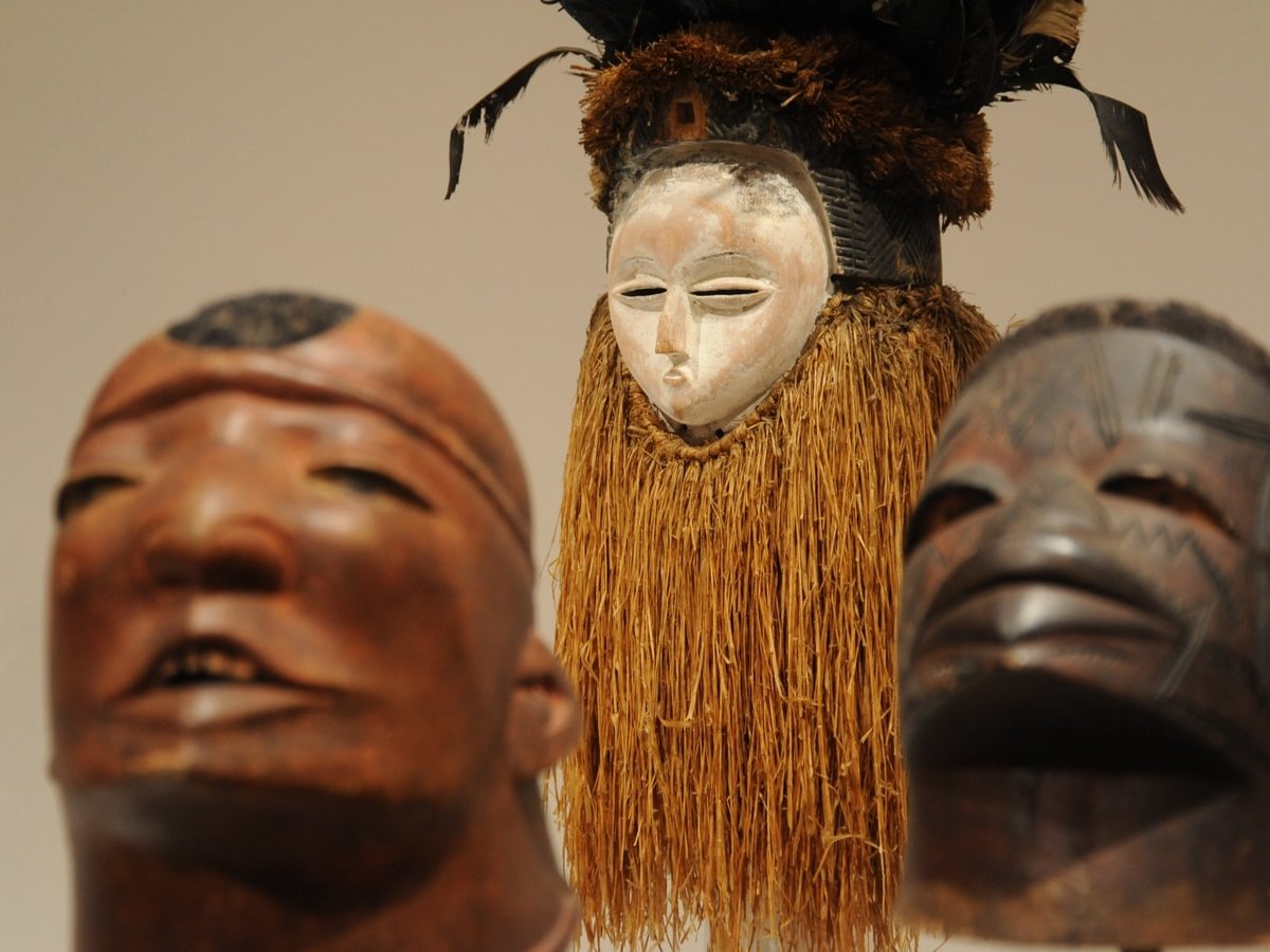 Протесты и петиции не помогли: африканские святыни всё равно продали на аукционе