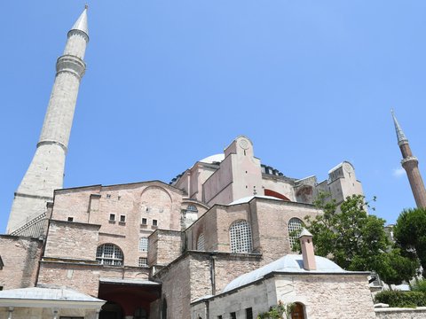 После стольких лет? — Собор Святой Софии в Турции снова стал мечетью