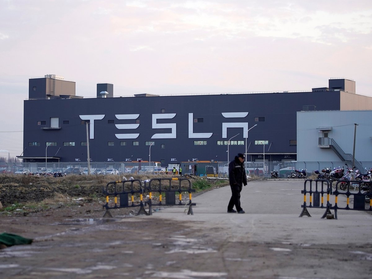 Европейская мечта Илона Маска: завод Tesla оснастят бассейном и рейв-клубом