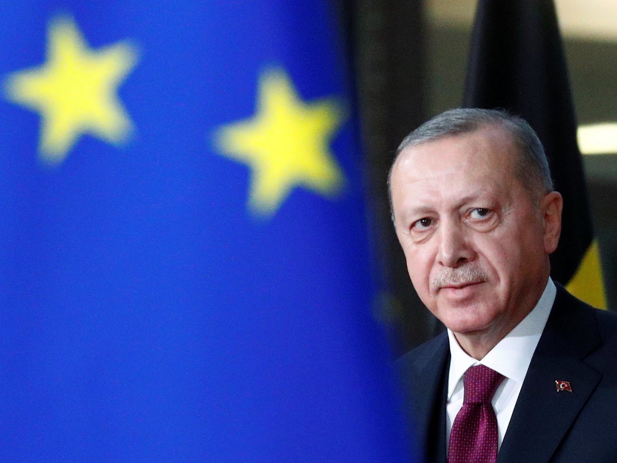 Макрон просит ЕС наказать Турцию. И дело не только в Святой Софии