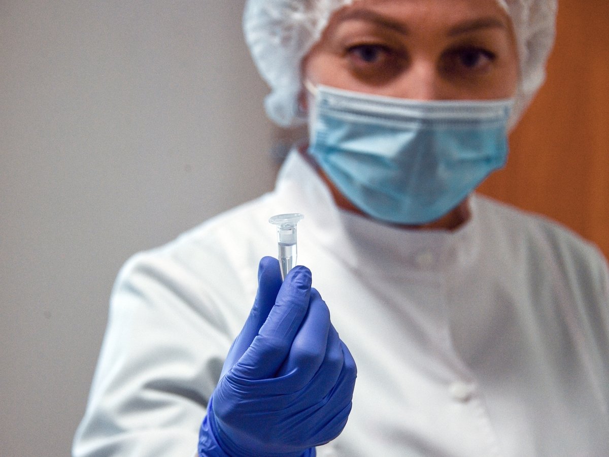 Западные страны уже огласили цены на свои вакцины, но РФ обещает всех опередить