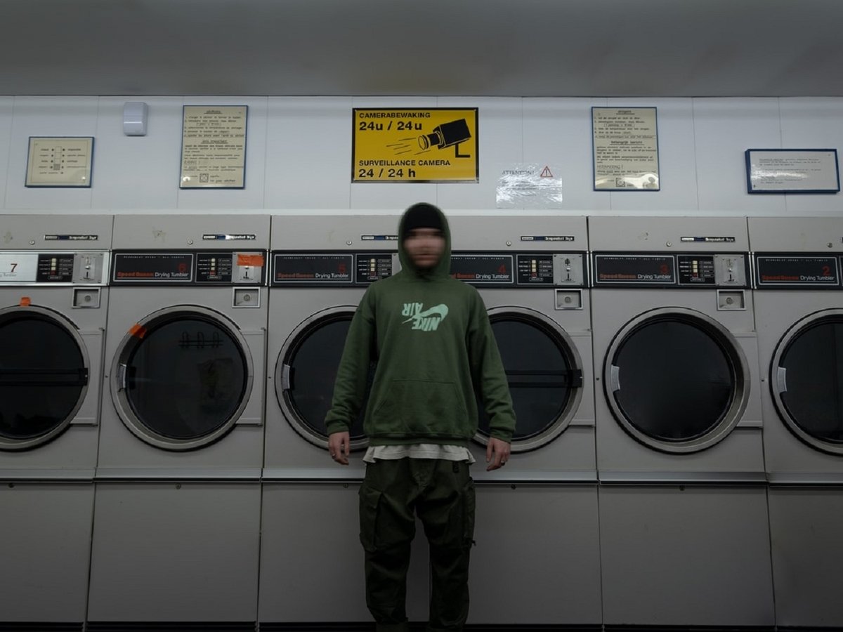 Отмывание денег: кореец кинул купюры в стиралку, чтобы очистить от вируса