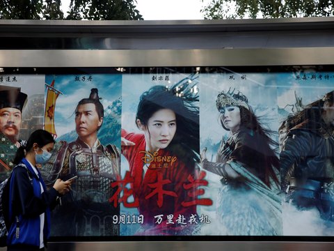 Власти Китая запретили газетам писать про фильм "Мулан" 