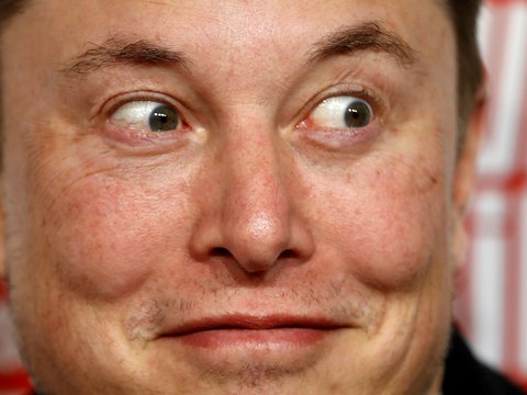 Первоапрельская шутка воплотилась в жизнь: Tesla выпустила фирменную текилу