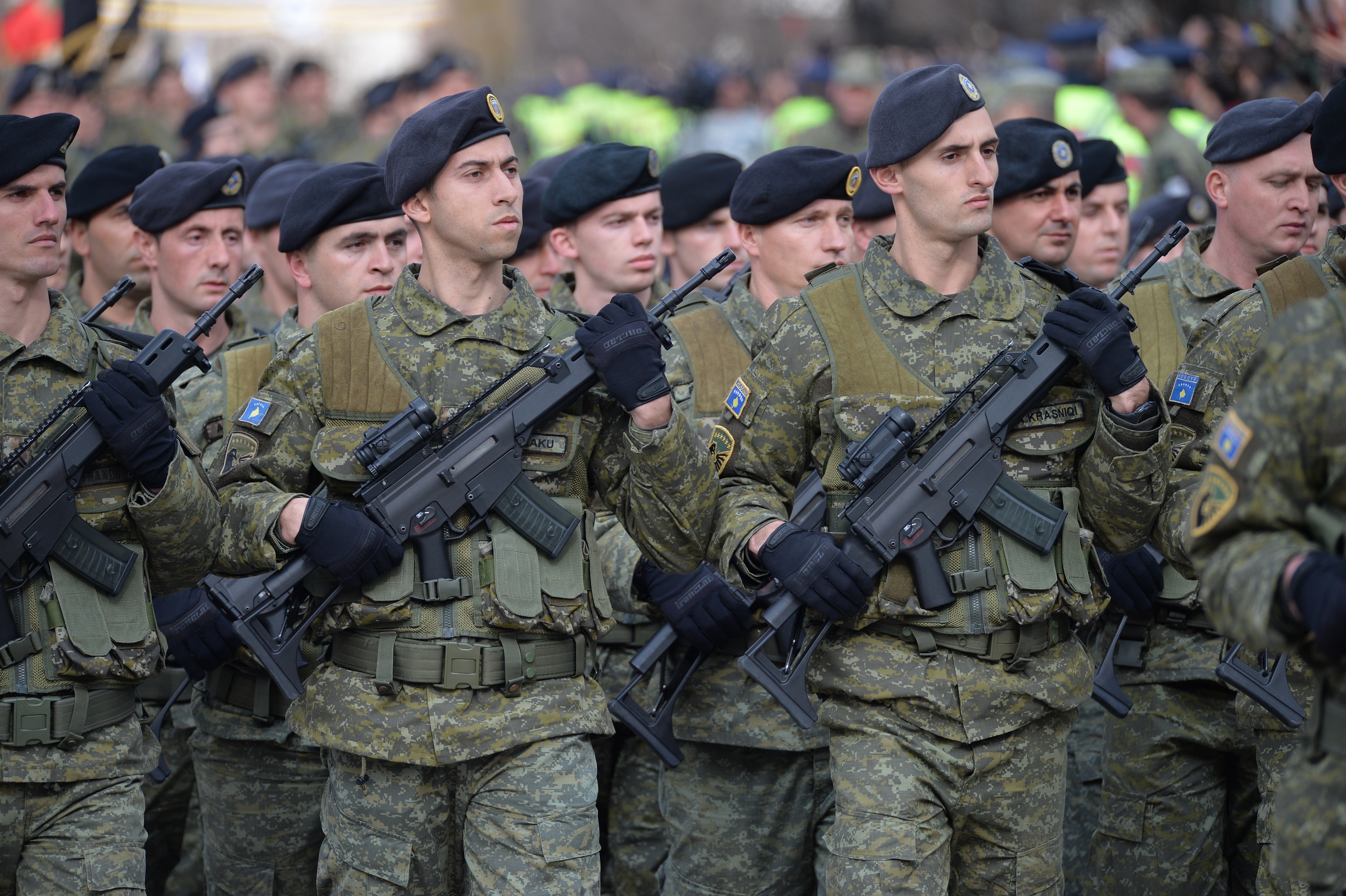 Косовская армия на параде