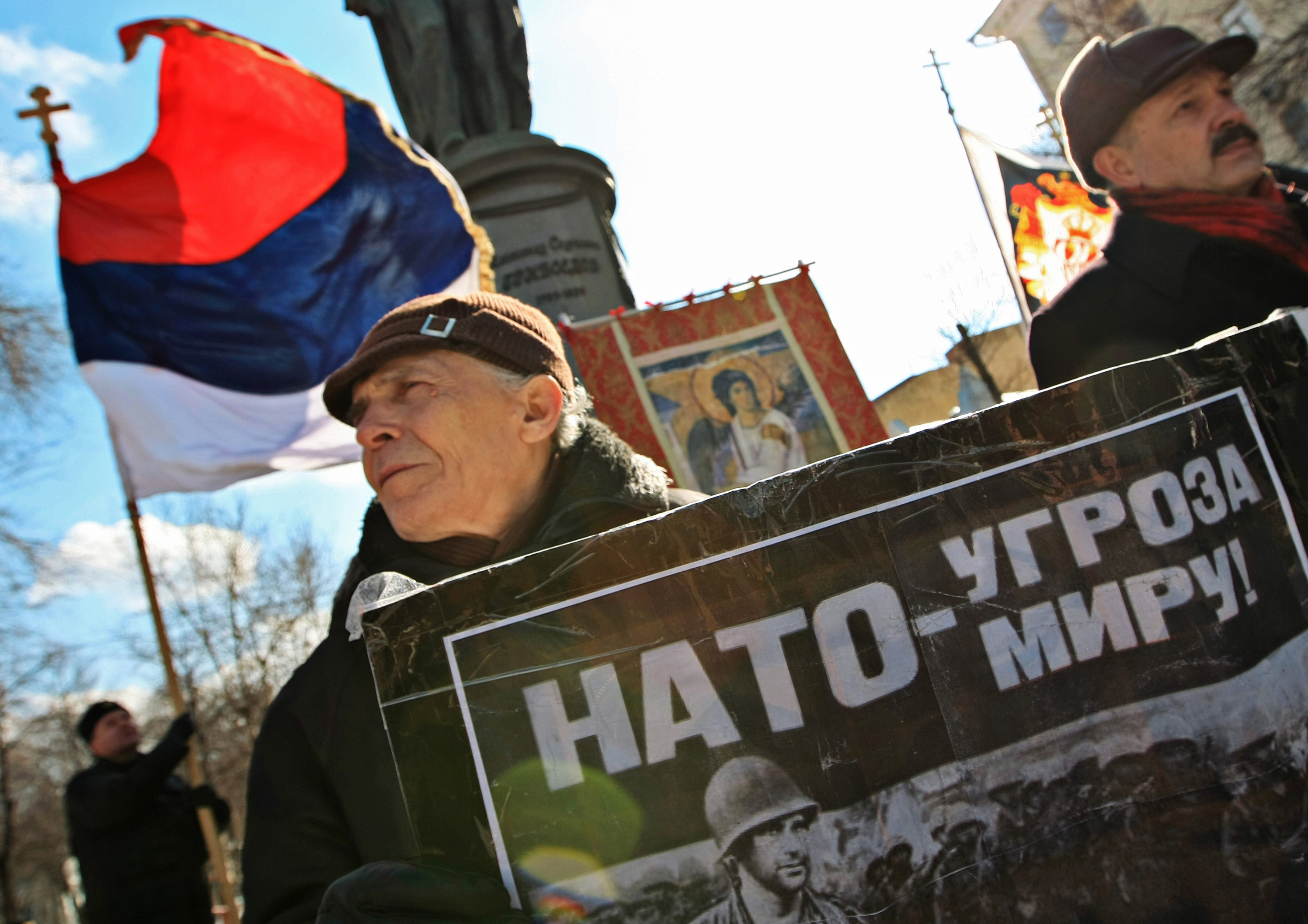 Митинг против расширения НАТО и независимости Косово